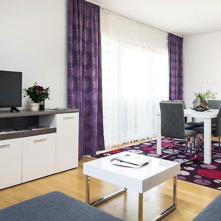 2 Bedroom Apt. In The Business Zone- Free Parking Zagreb Exterior photo